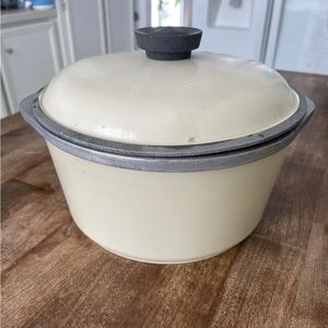 Vintage CLUB Aluminum Stock Pot Dutch Oven Almond RETRO